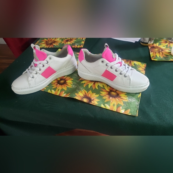 Bull Boxer pink and white size 7 women's leather shoes / sneakers Neon 80s style - Picture 2 of 11